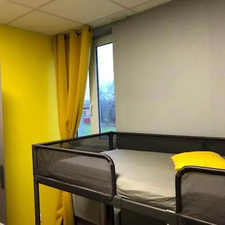 Spacious In Apartment *