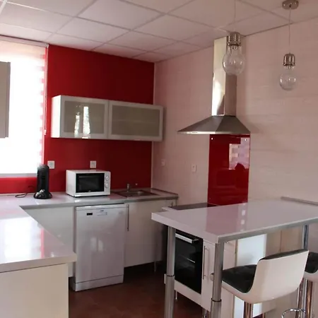 Spacious In Apartment *